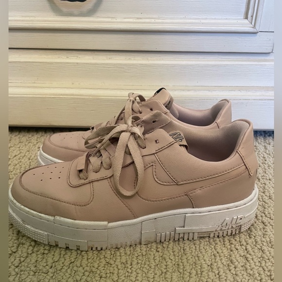 Nike Women’s Pink Air Force 1 - Picture 1 of 3
